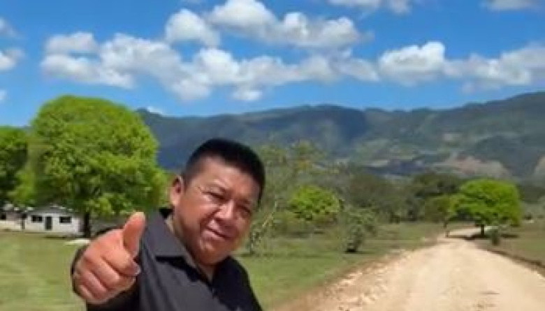 Humberto Sánchez supervisa obra de camino