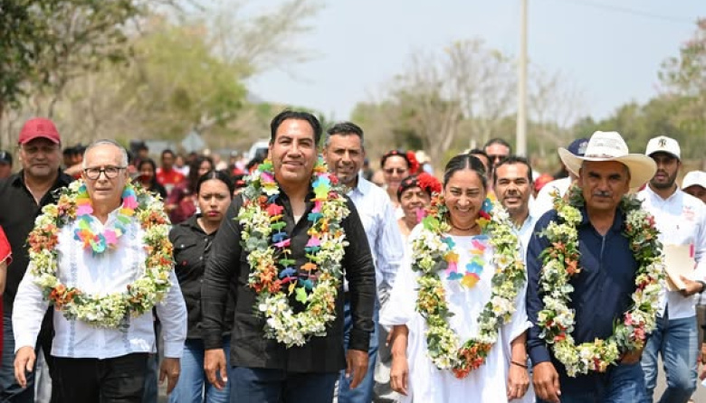 Eduardo Ramírez inaugura caminos en Chiapas