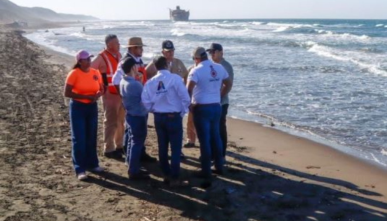 Pemex limpia playas del sur de Veracruz