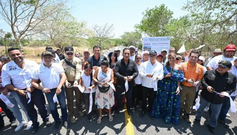 ERA inaugura camino en Arriaga