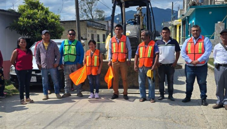 Gaspar Sántiz inicia trabajos en el Barrio Candelaria
