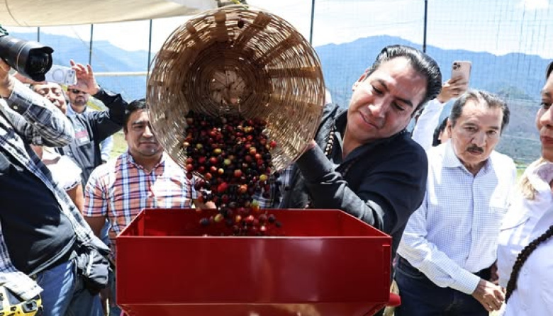 Café Humanista fortalece producción: Eduardo Ramírez