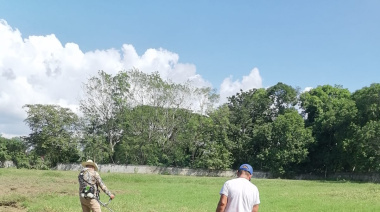 Limpian campo de Beisbol en Salto de Agua