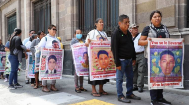 Presidencia busca reunión con familiares de los 43 normalistas de Ayotzinapa