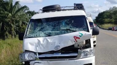 Cuatro lesionados en choque de moto y urban