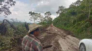 Rehabilitan tramo carretero en Salto de Agua