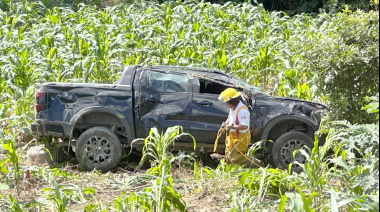 Camioneta terminó en un barranco