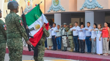 Honores al Lábaro Patrio en Palenque