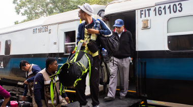 Reciben a turistas con marimba
