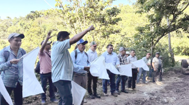 Rehabilitan tramos carreteros en Salto de Agua