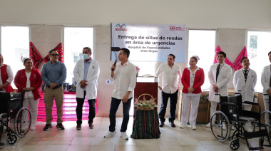 Entrega director del Isstech equipo médico a Hospital de Especialidades Vida Mejor