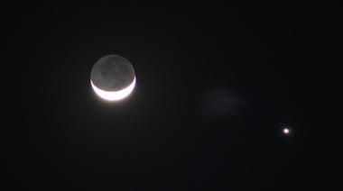 Luna de febrero acompañada de planetas