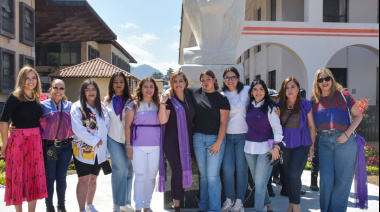 Rinde Homenaje a la Mujer Universal con un Espacio Público y Escultura Conmemorativa