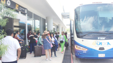 TURISMO A LA ALZA, Palenque recibe vuelo completo de visitantes de la CDMX