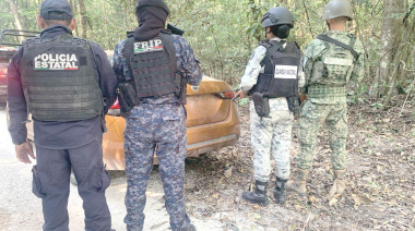 Aseguran dos vehículos abandonados en Bonampak