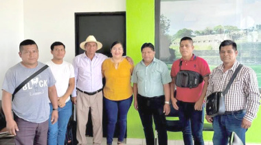 Angélica Méndez se reúne con habitantes de Cuxuljá