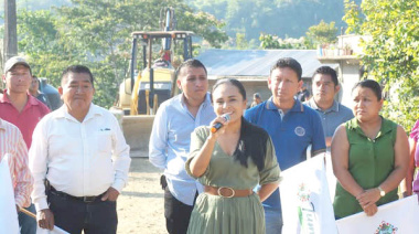 Griselda de Jesús Méndez arranca obra en Mariscal Subikuski