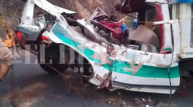 Transportista comunitario pierde la vida tras volcar su camión