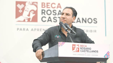 Eduardo Ramírez entrega becas y supervisa círculos de estudio