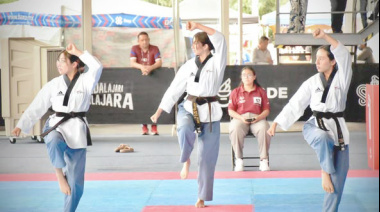 Brilla Chiapas en formas por equipos femenil de tae kwon do