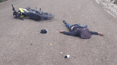 Joven motociclista pierde la vida tras derrapar en carretera