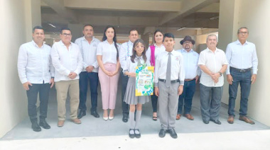 Estudiantes chiapanecos brillan en homenaje a la bandera