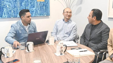 Eduardo Ramírez impulsa nueva carretera Costa–Centro