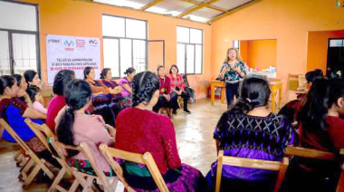 Capacitan a mujeres artesanas  para fortalecer su economía
