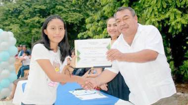 Alcalde de La Libertad asiste a clausura escolar