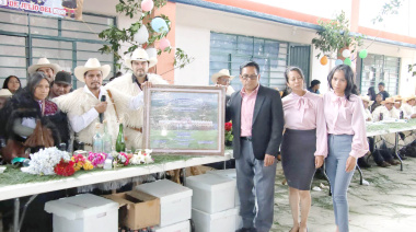 Roger Mandujano clausura ciclo escolar