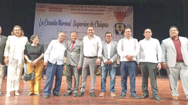 Egresan nuevos profesionistas de la Escuela Normal Superior
