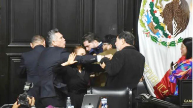 Alito Moreno golpea a Noroña en el pleno del Senado