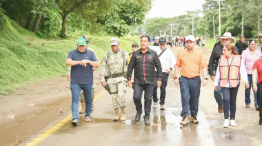 Eduardo Ramírez supervisa daños en puentes de Mapastepec