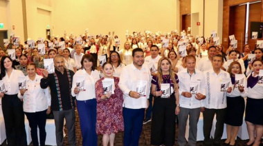 Semuigen entrega cartillas de derechos a docentes