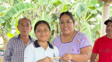 Apoyan a colectivos de bordado chol en Palenque