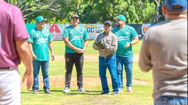 Inauguran juego amistoso de béisbol en Palenque