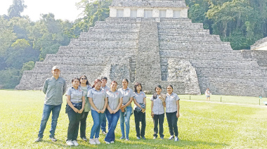 Estudiantes recorren Zona Arqueológica de Palenque