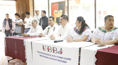 Mario Hernández reafirma su compromiso con la educación