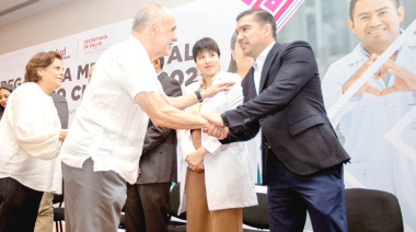 Luis Avendaño asiste a entrega Medalla al Mérito Médico 2025