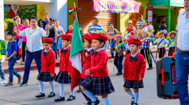 Exitoso desfile por Aniversario de la Revolución Mexicana