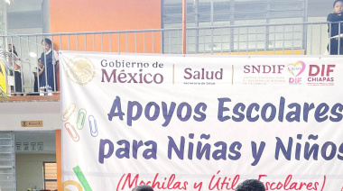 DIF Yajalón entrega apoyos escolares