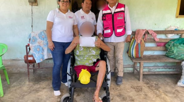 DIF Palenque entrega sillas de ruedas