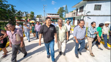 Jorge Cabrera inaugura calles pavimentadas en Palenque