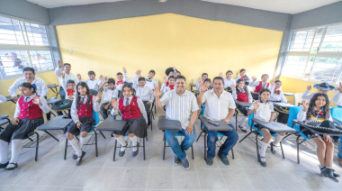 Jorge Cabrera entrega aulas en primaria de Palenque