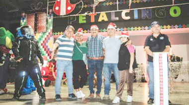 Caravana Navideña ilumina Petalcingo