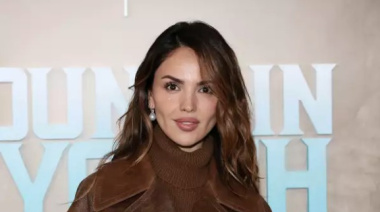 Eiza González retoma el canto con un emotivo cover