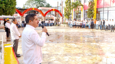 Chilón honra a la Bandera Nacional
