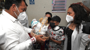 Eduardo Ramírez Aguilar reconoce labor médica 