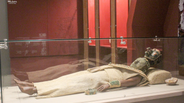 La Reina Roja, envuelta en aroma sagrado