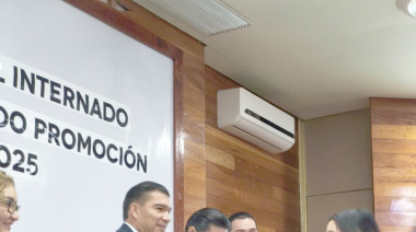 ISSTECH entrega reconocimiento a internistas